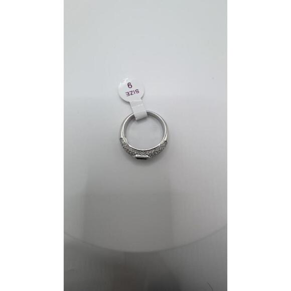 Elegant Silver Ring with Embedded Stones Size 9 - Picture 4 of 7